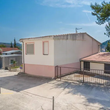 Marija - 40 M From Beach Apartment Rogoznica (Sibenik-Knin)