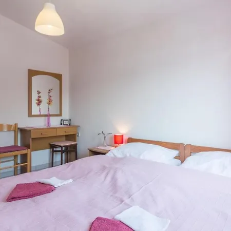 Marija - 40 M From Beach Apartment