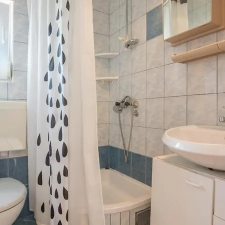 Marija - 40 M From Beach Apartment