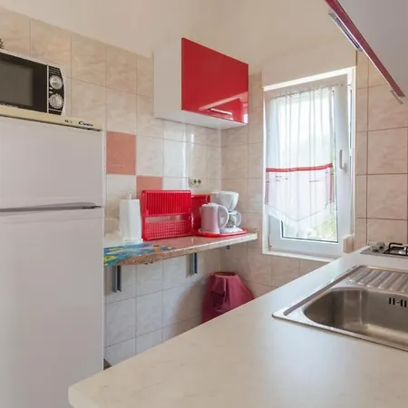 Marija - 40 M From Beach Apartment